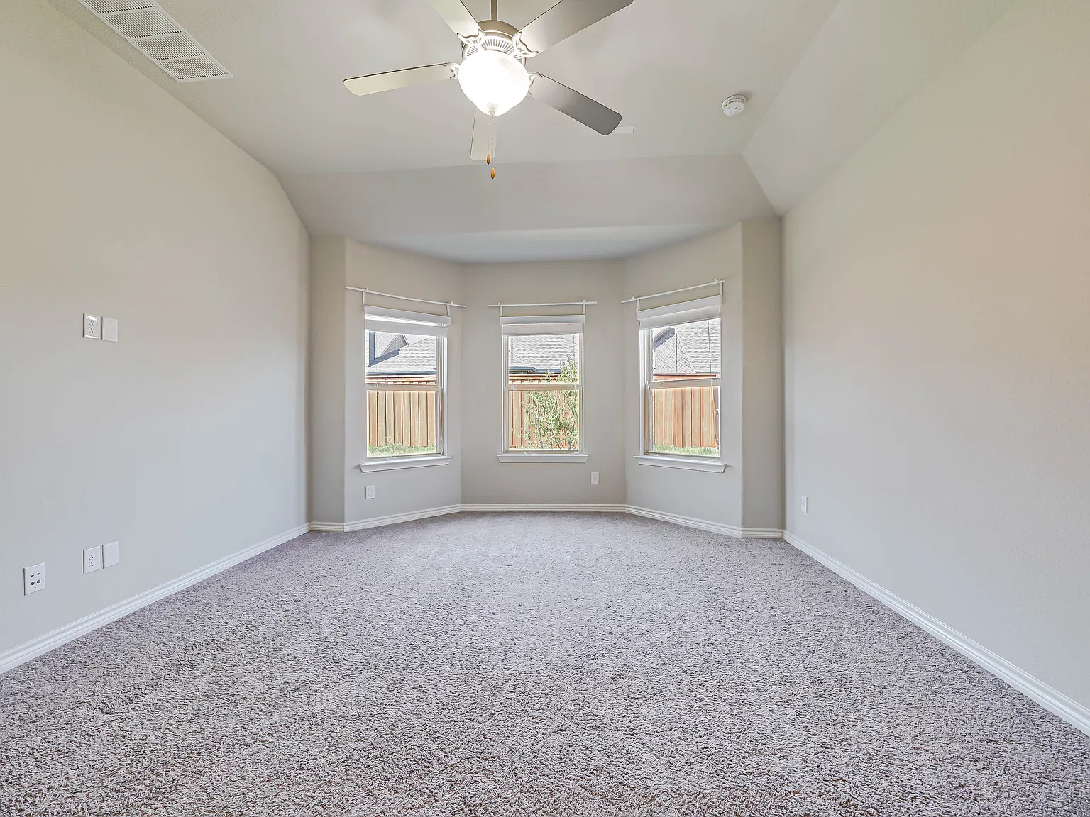 4 bed, 2024 sqft, $2,395 — Photo 3