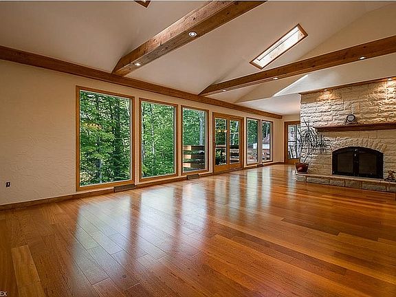 3rd image of 10036 Deerfield Ln