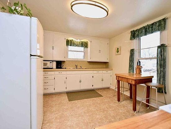 4th image of 713 Grand St