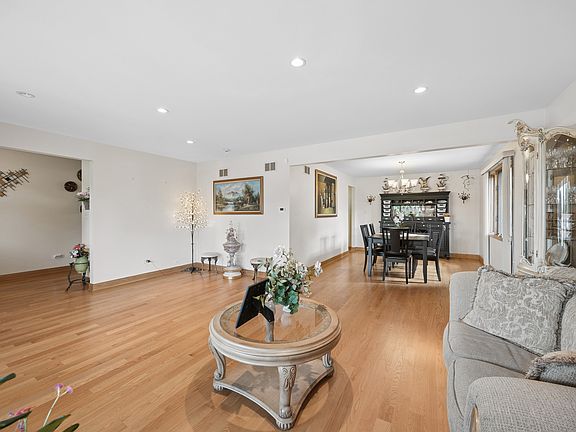 5th image of 8007 Alexandria Dr