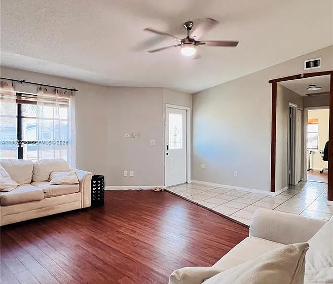 581 SW Banks Ter — Photo 2