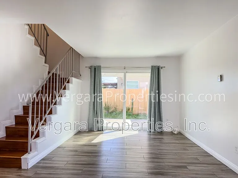 18012 Manhattan Pl — Photo 5