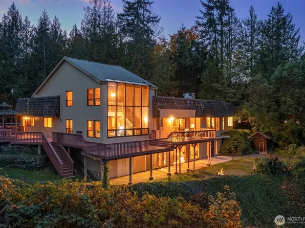 1083 Puget Drive E, Port Orchard, WA 98366