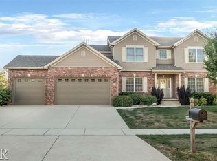 15 Stonehedges Ct, Bloomington, IL 61705
