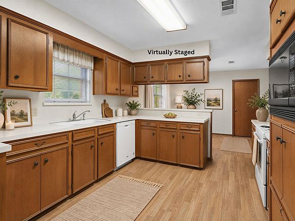 4th image of 2503 Parkway Ave