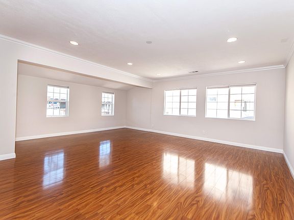 3rd image of 6624 Beck Ave