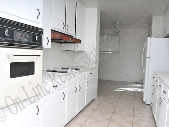 4th image of 108 Moss St #A