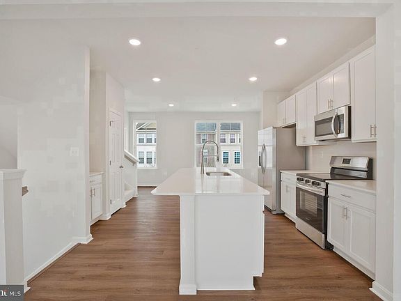 2nd image of 290 Tophers Trl