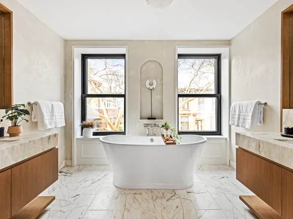 409 Sackett Street image 14 of 25