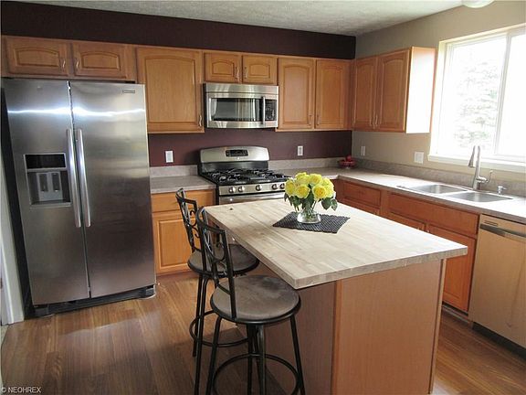 2nd image of 9067 Wynford Ln #22