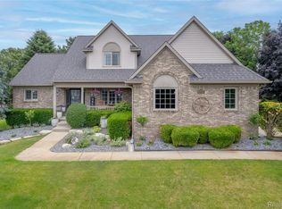 9154 Rotondo Dr, Howell, MI 48855