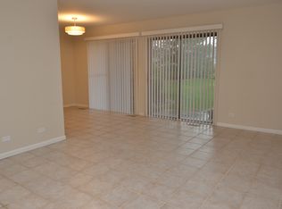 323 Woodbury Ct APT C1, Schaumburg, IL 60193