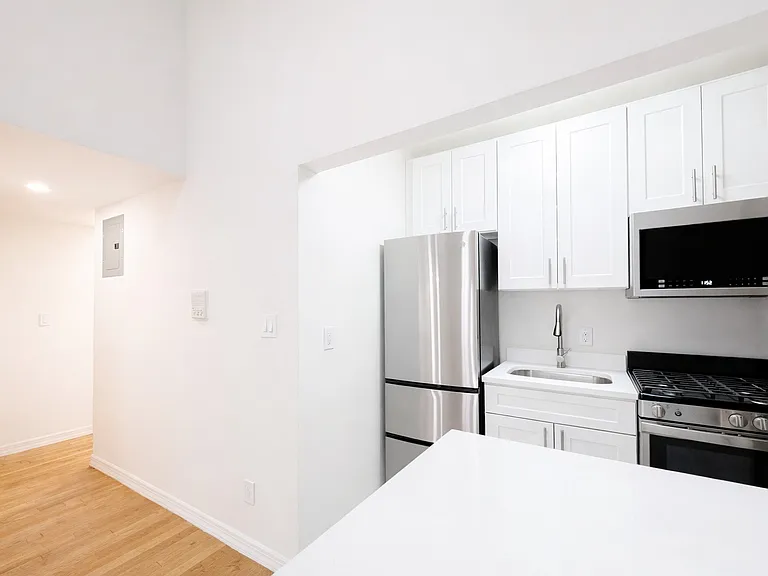 414 W 22nd St #7 — Photo 7