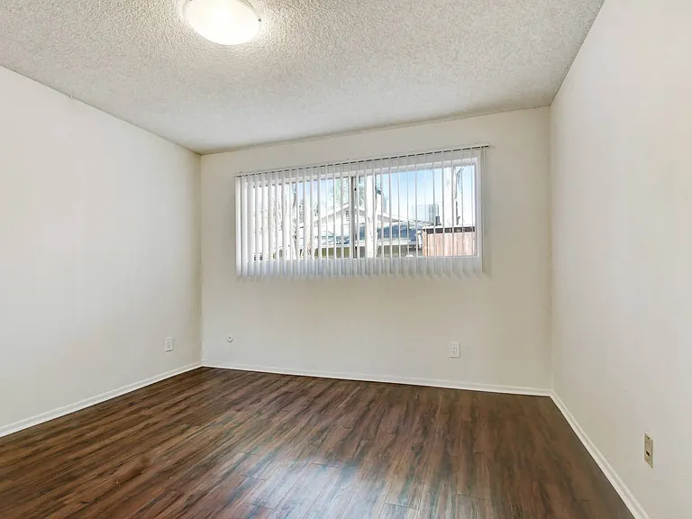 13157 Riverside Dr — Photo 59