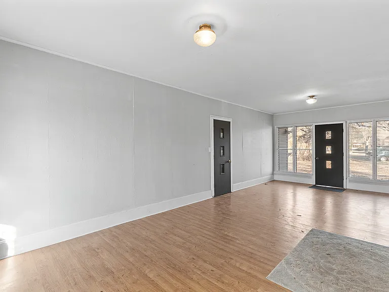 501 W 3rd St #2 — Photo 16