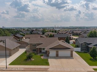 2387 5th St W, Dickinson, ND 58601