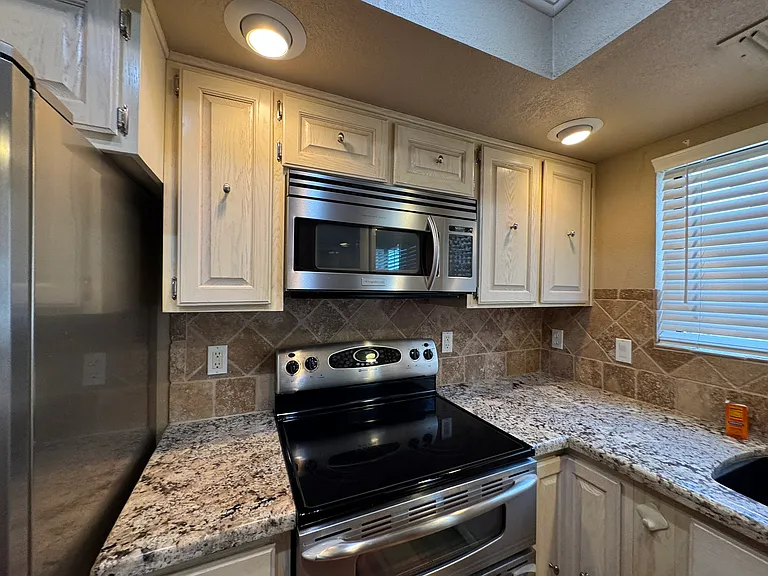 2022 Merrill Ln #6D — Photo 23