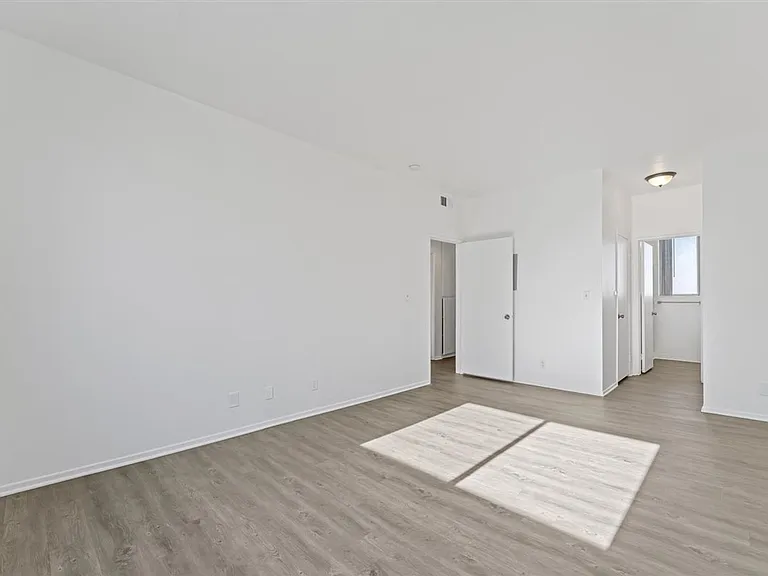 1175 E. Ocean Blvd — Photo 17