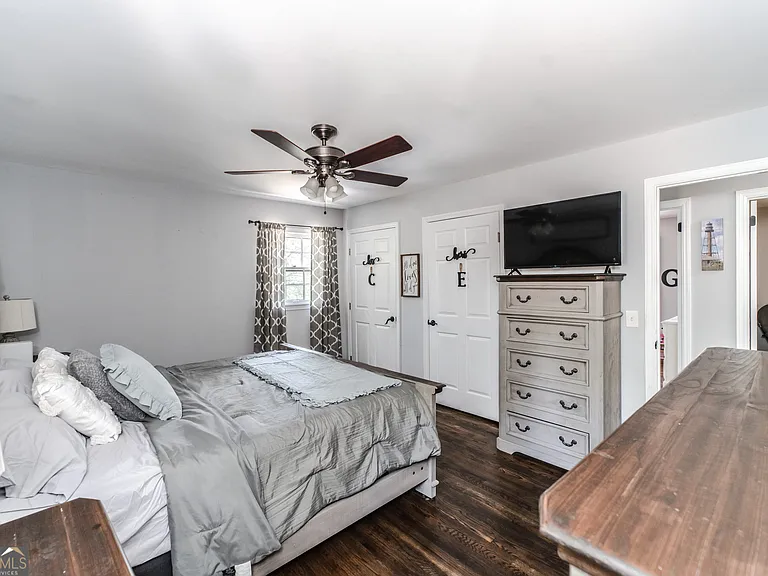 302 E Valley Rd NE — Photo 26
