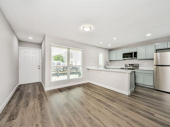 5th image of 781 Country Place Dr APT 2021