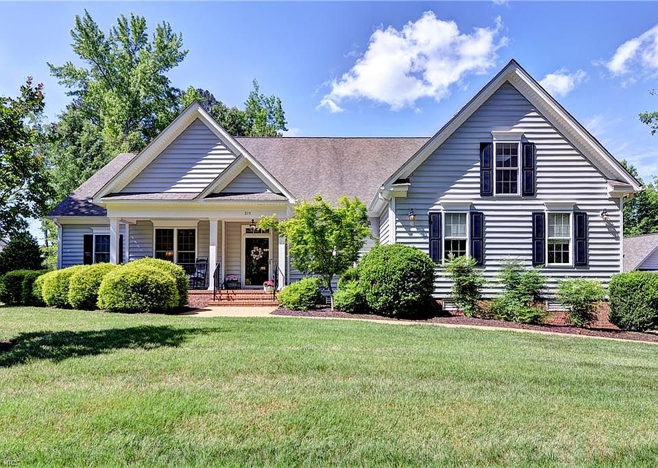 1st image of 215 Oakmere Park