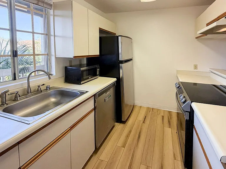 140 Uwapo Rd #19-203 — Photo 13