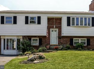 8 E Woodland Dr, Mechanicsburg, PA 17055