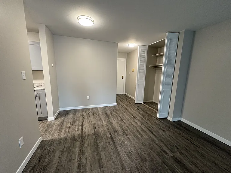 Broadway Crossing Apartments — Photo 18