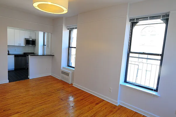 Rented by Metropolis Real Estate of Manhattan | media 32
