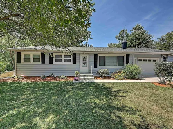 505 N Bush St, Reynolds, IL 61279