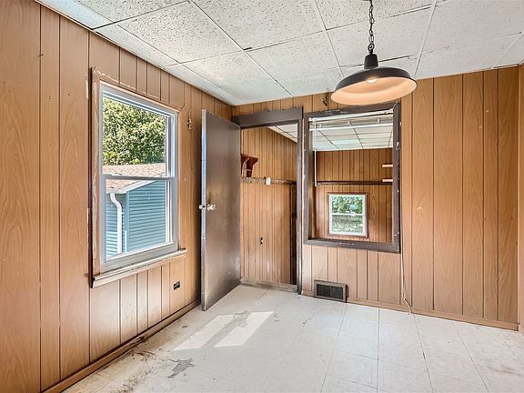3rd image of 9748 McLean Ave