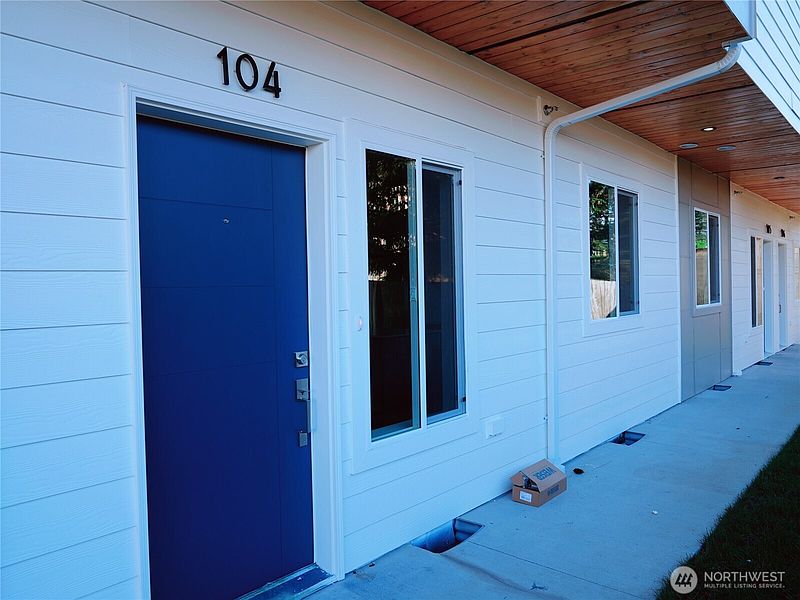 2nd image of 2155 Siddle Loop #104