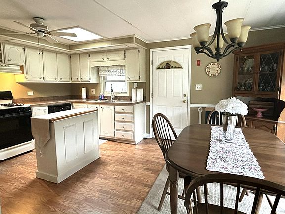 3rd image of 14 Birch St #118