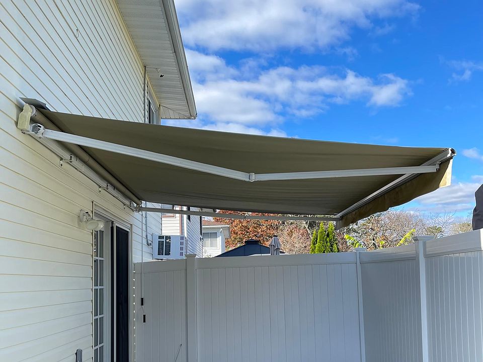 Private patio with Retractable awning