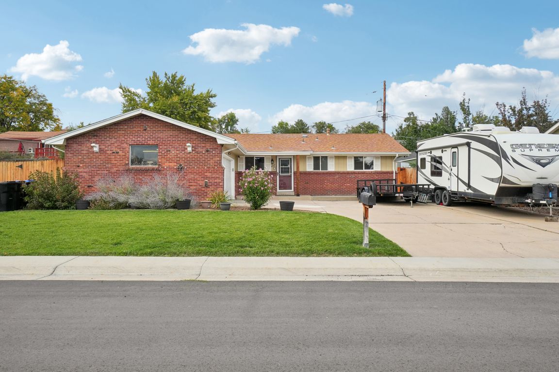 W 71st Ave-S2909-001.jpg