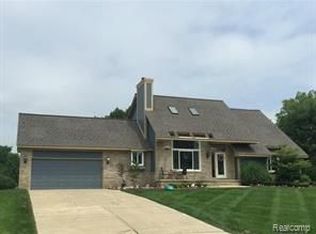 8930 Huron Bluffs Dr, White Lake, MI
