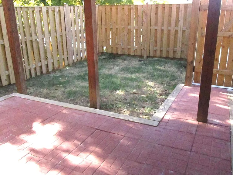2037 S Glebe Rd — Photo 28