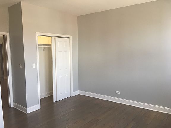 3rd image of 3019 W Belmont Ave