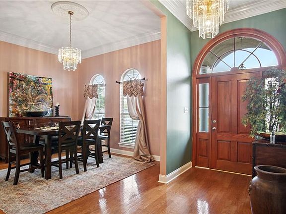 3rd image of 113 Evangeline Ln