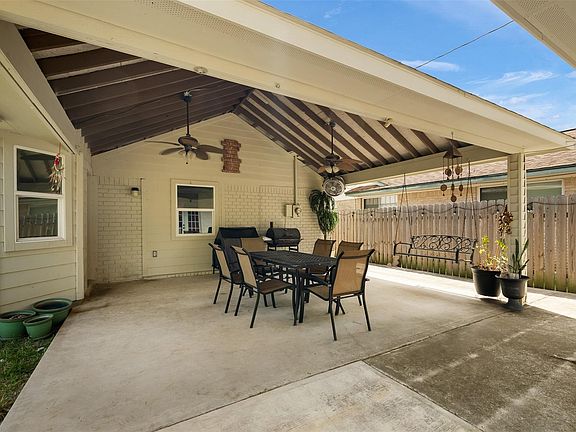 4th image of 2603 Grape Ln