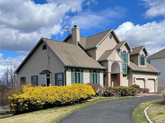 2nd image of 105 Boulder Dr