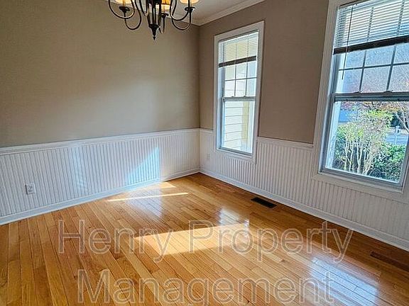 4th image of 404 Acorn Falls Ct