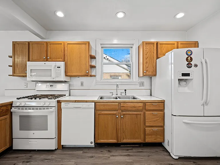 2058 S Corona St — Photo 13