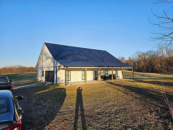 3rd image of 223 Cedar Hill Rd