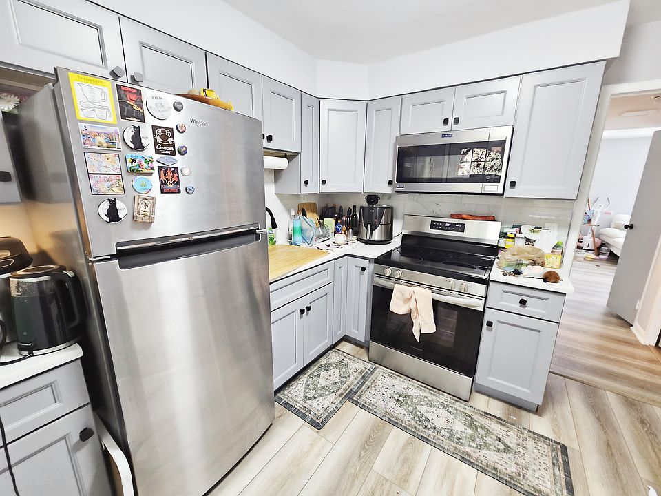 1st image of 2115-2123 W Farragut Ave #1B
