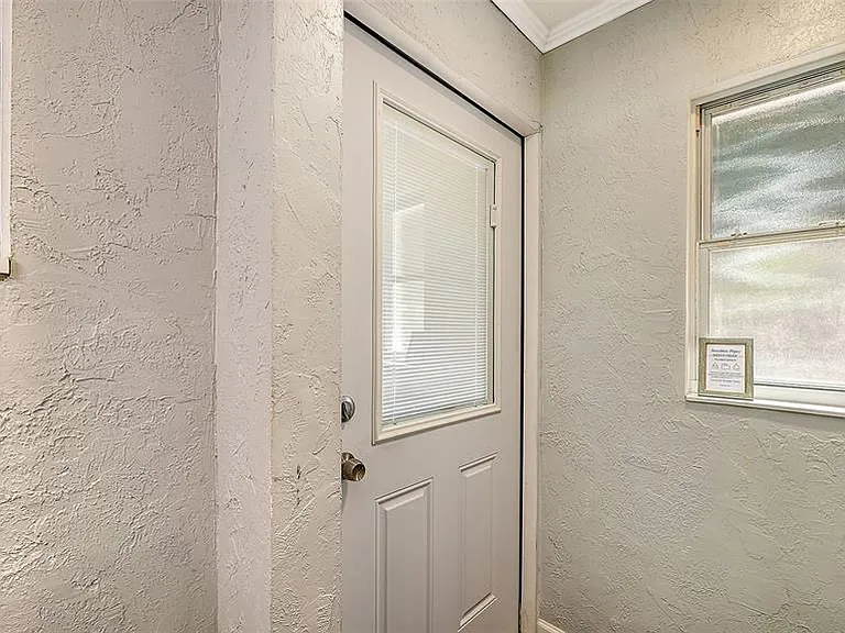 1127 S Osprey Ave — Photo 32
