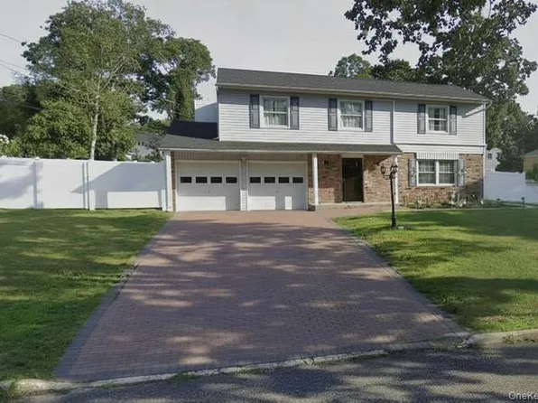 23 Essex Drive, Coram, NY 11727