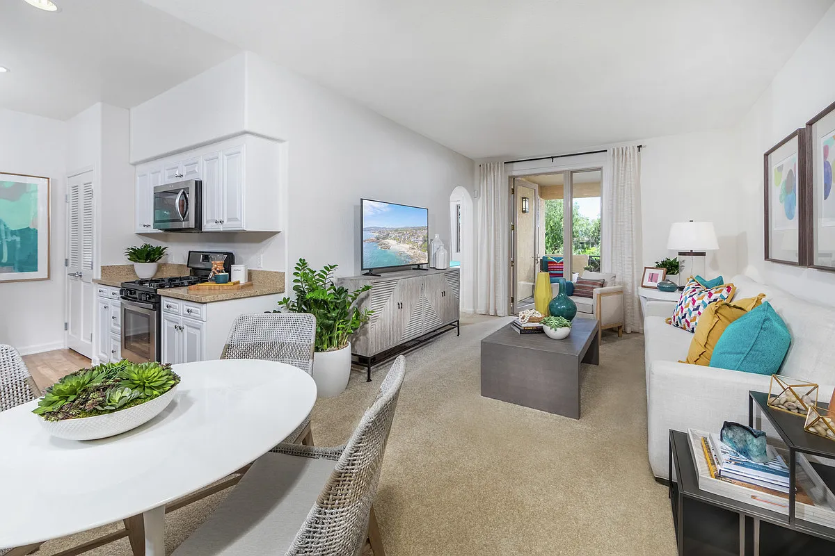 Pacific View Apartment Homes — Photo 2