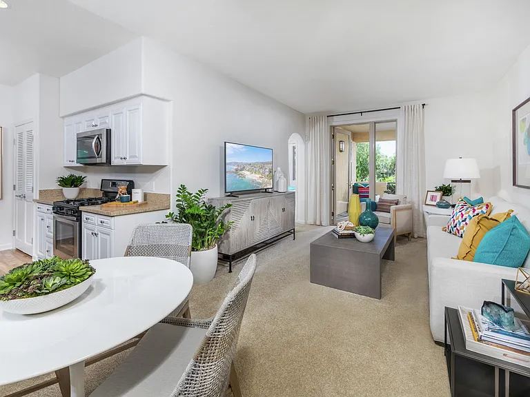 Pacific View Apartment Homes — Photo 2