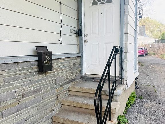 3rd image of 913 Nott St Floor 1